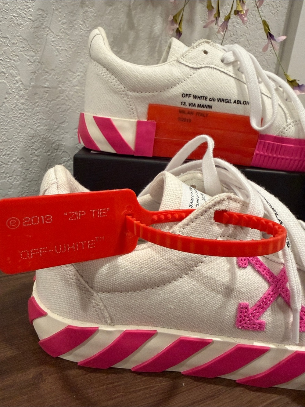 Off-White - Picture 3 of 4